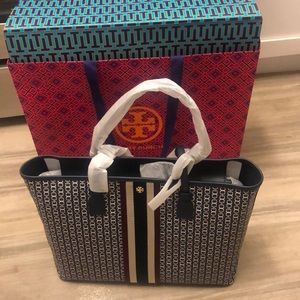 Gemini Link Coated Canvas Zip Tote
TORY BURCH